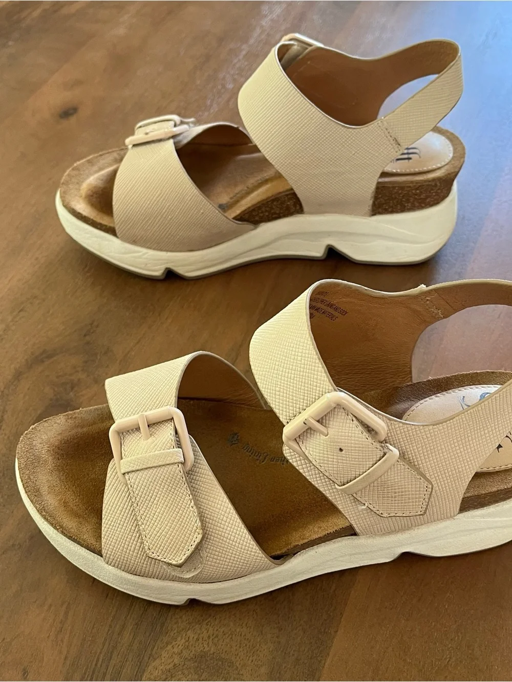 Sofft Women's Ivory/Tan Platform Sandals with Velcro Buckle 7.5
